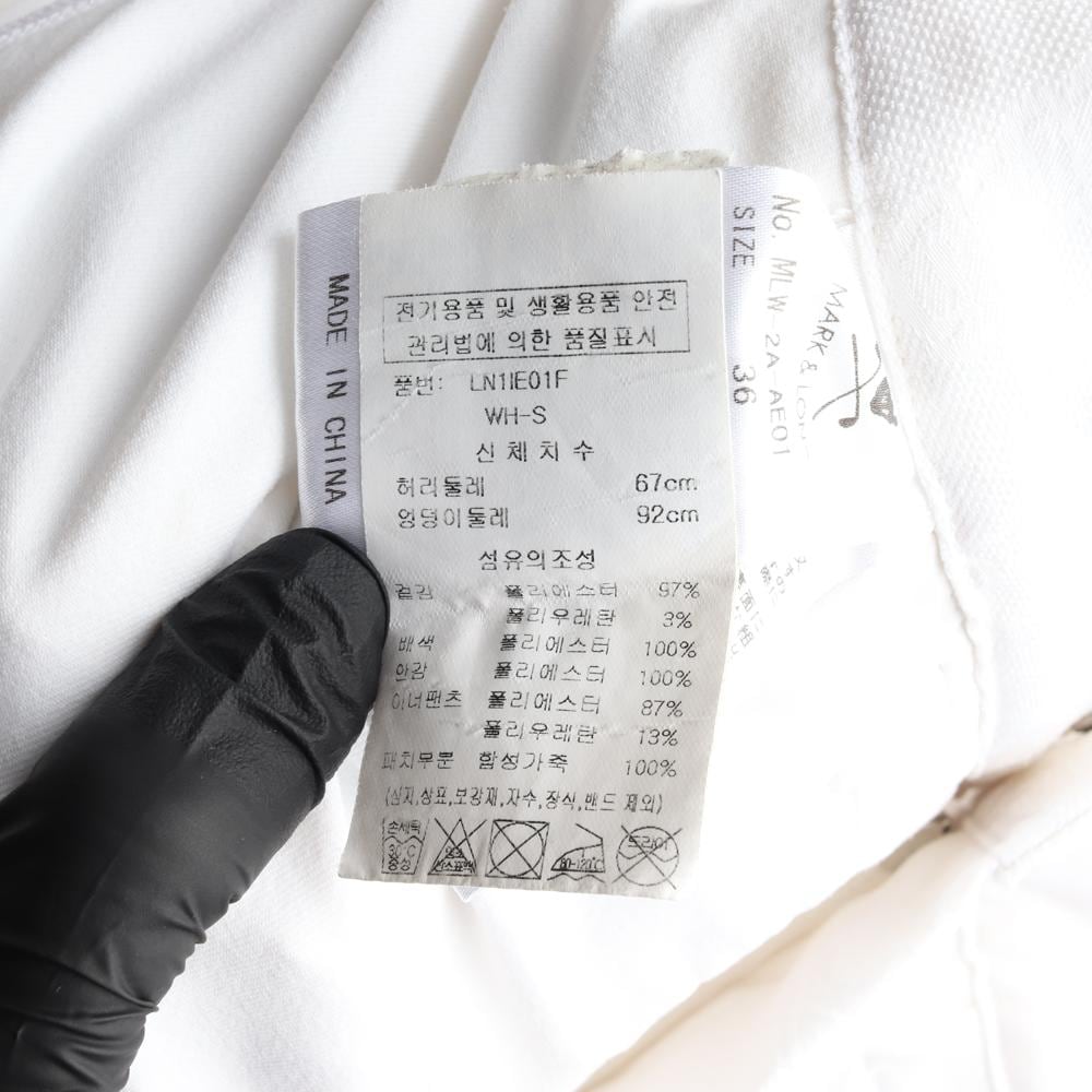 마크앤로나 화이트 사이드 버튼 데님스커트 골프 치마 상세 이미지 6