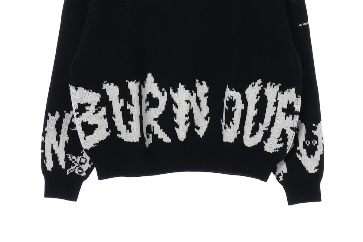 아조바이아조 밑단 슬로건 블랙 니트 스웨터 이미지 3
