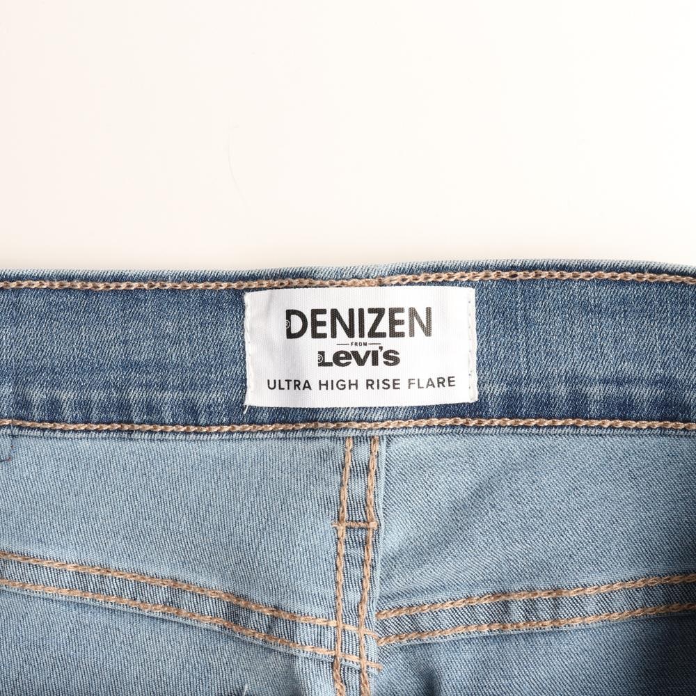 리바이스 DENIZEN 워싱 플레어진 부츠컷 데님 청바지 이미지 6