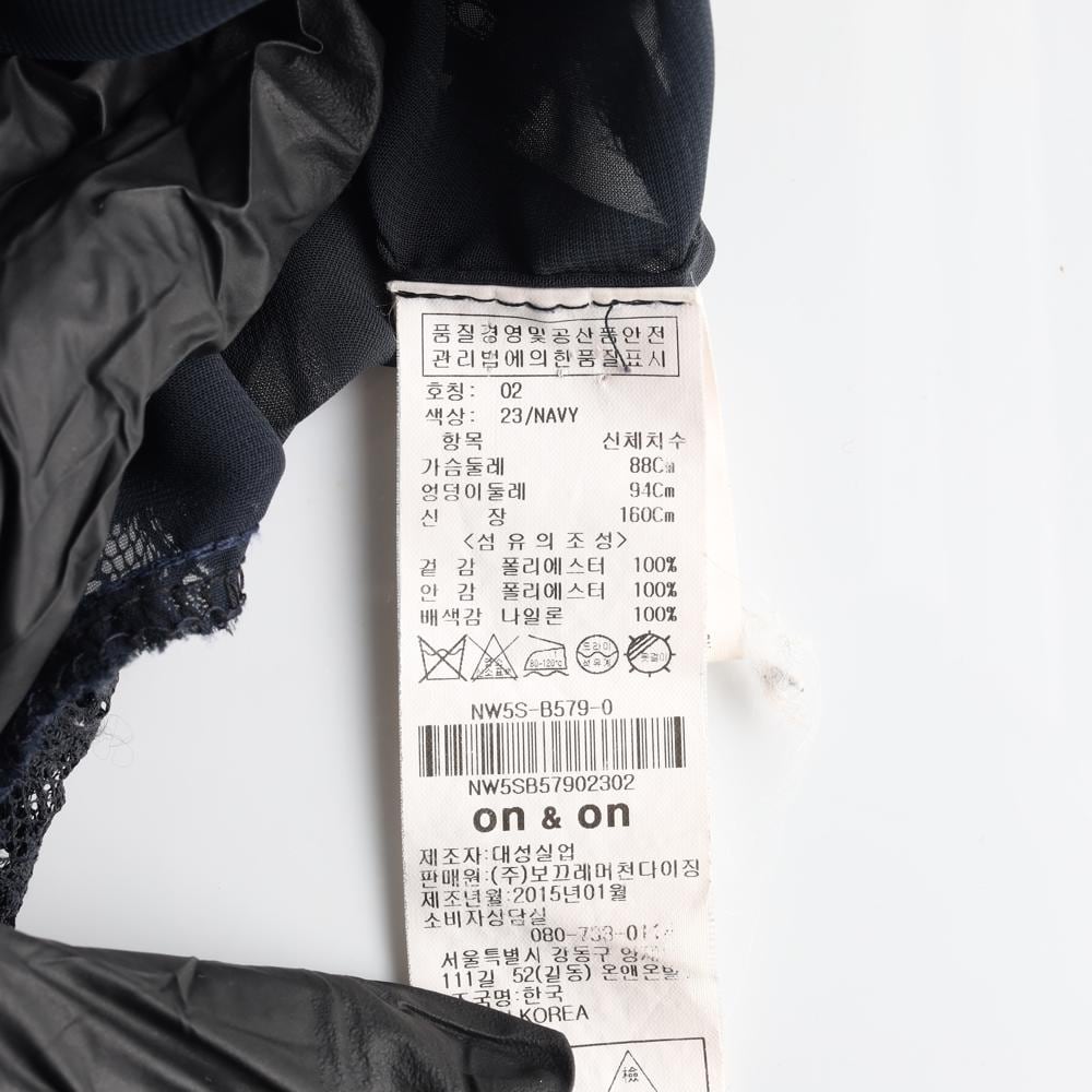 온앤온 네이비 레이스 레이어드 카라 블라우스 셔츠 상세 이미지 6