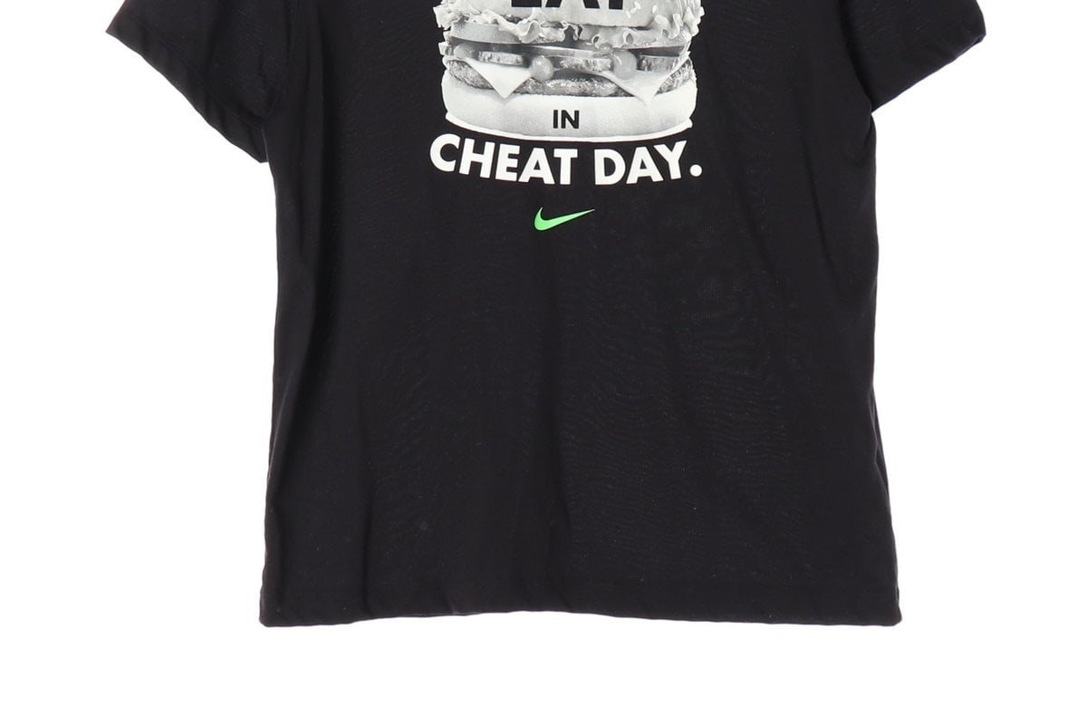 나이키 블랙 드라이핏 CHEAT DAY 프린팅 반팔 티셔츠 이미지 4