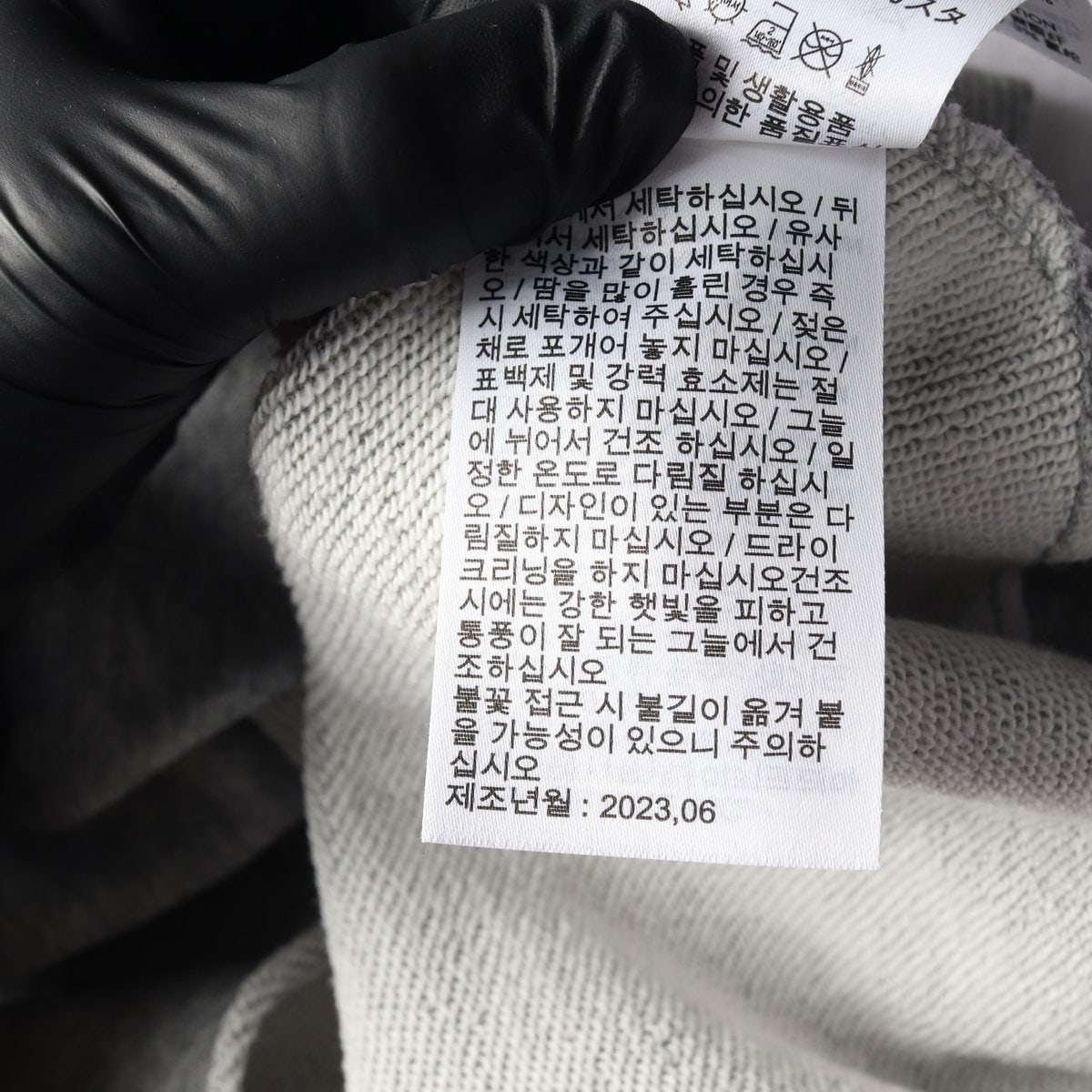 나이키 23FW 그레이 스우시 컷아웃 크롭 맨투맨 스웨트셔츠 이미지 7