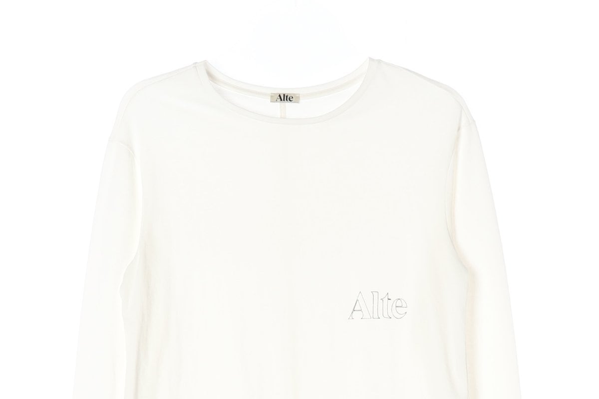 ALTE알테 아이보리 로고 긴팔 티셔츠 상세 이미지 2