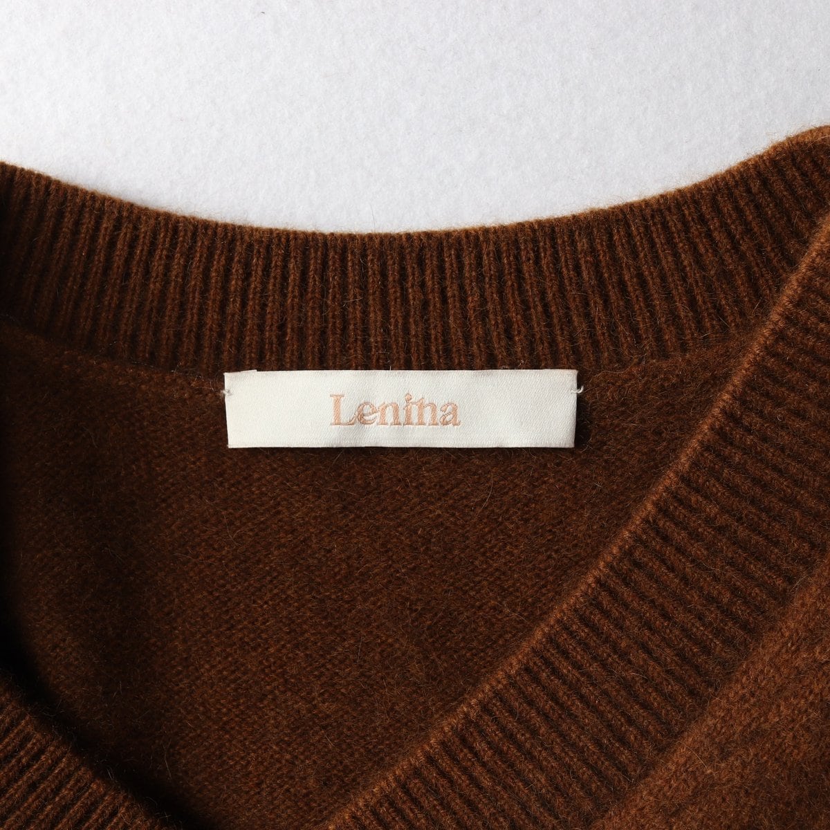 LENINA 르니나 울40% 브라운 브이넥 니트 조끼 베스트 상세 이미지 5