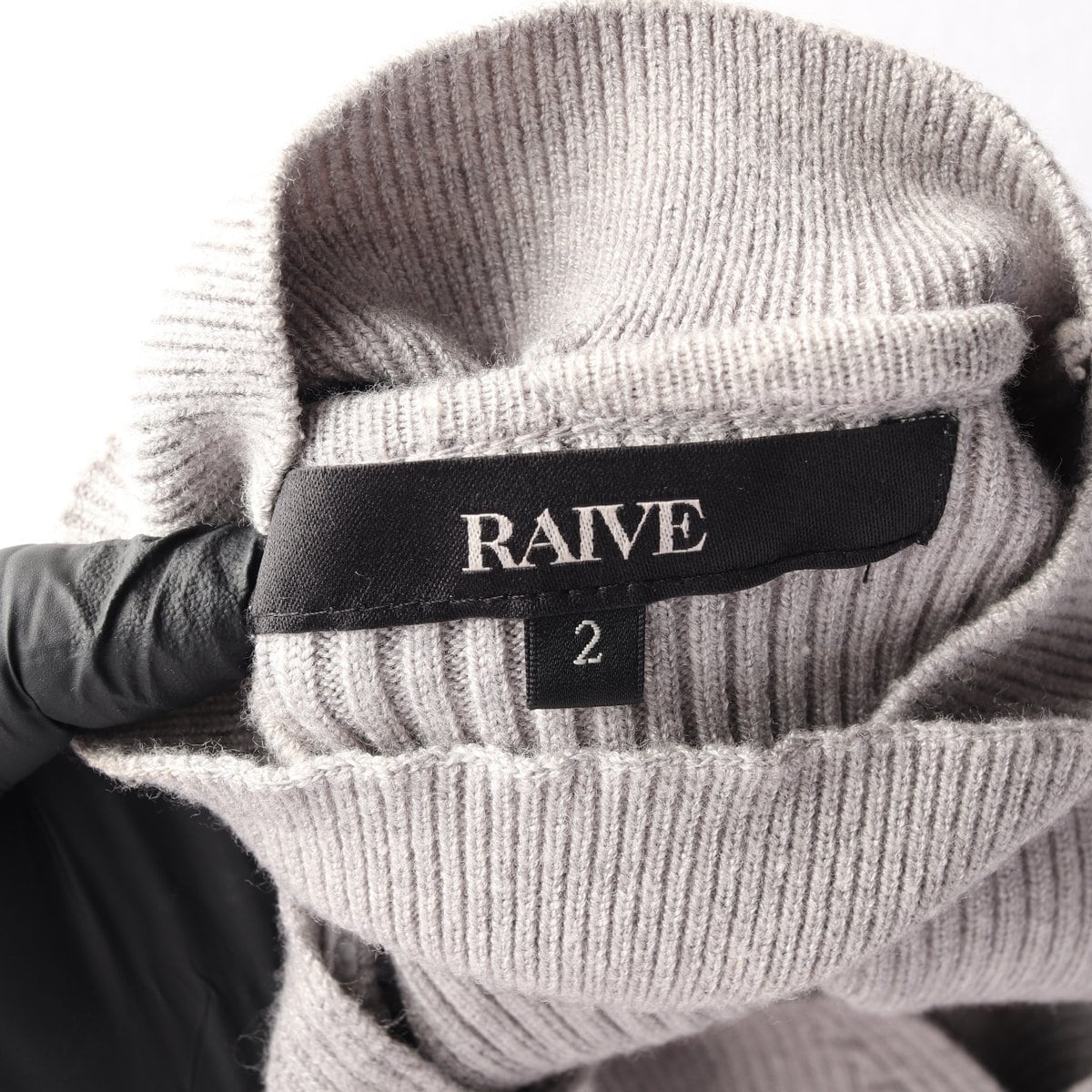 RAIVE 레이브 그레이 넥포인트 브이넥 니트  상세 이미지 5