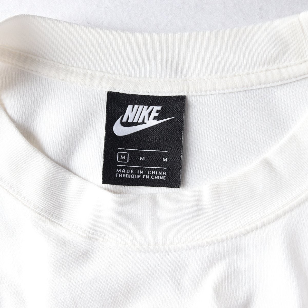 NIKE 나이키 화이트 스우시 반팔 크롭 티셔츠 이미지 5