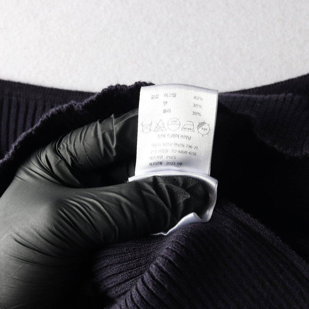 PVCS 프븏스23SS 블랙 언발 브이 커팅 넥 골지 긴팔 티셔츠  S 상세 이미지 6