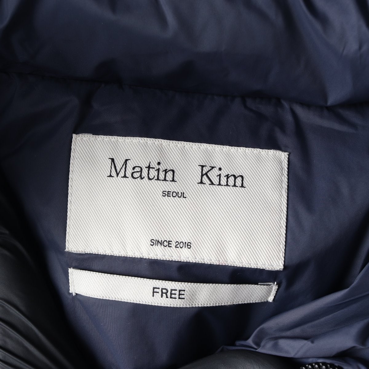마뗑킴 23FW 네이비 하이넥 클래식 크롭 푸퍼 다운 점퍼 패딩 이미지 6