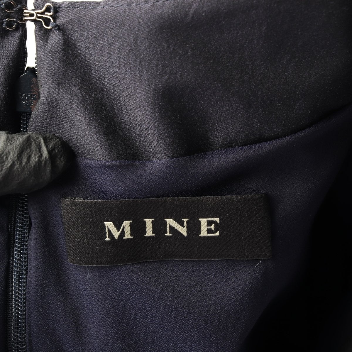 MINE 마인 네잉비 드레이프 브이넥 반팔 롱 플레어 원피스 드레스 상세 이미지 6