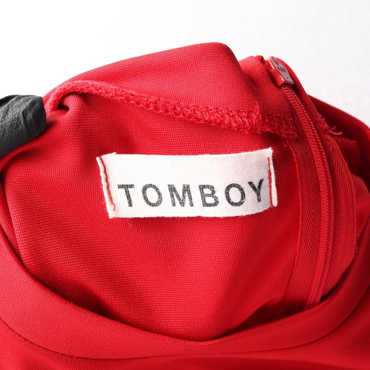 TOMBOY 톰보이 레드 언발 밑단 루즈핏 반팔 티셔츠  상세 이미지 5