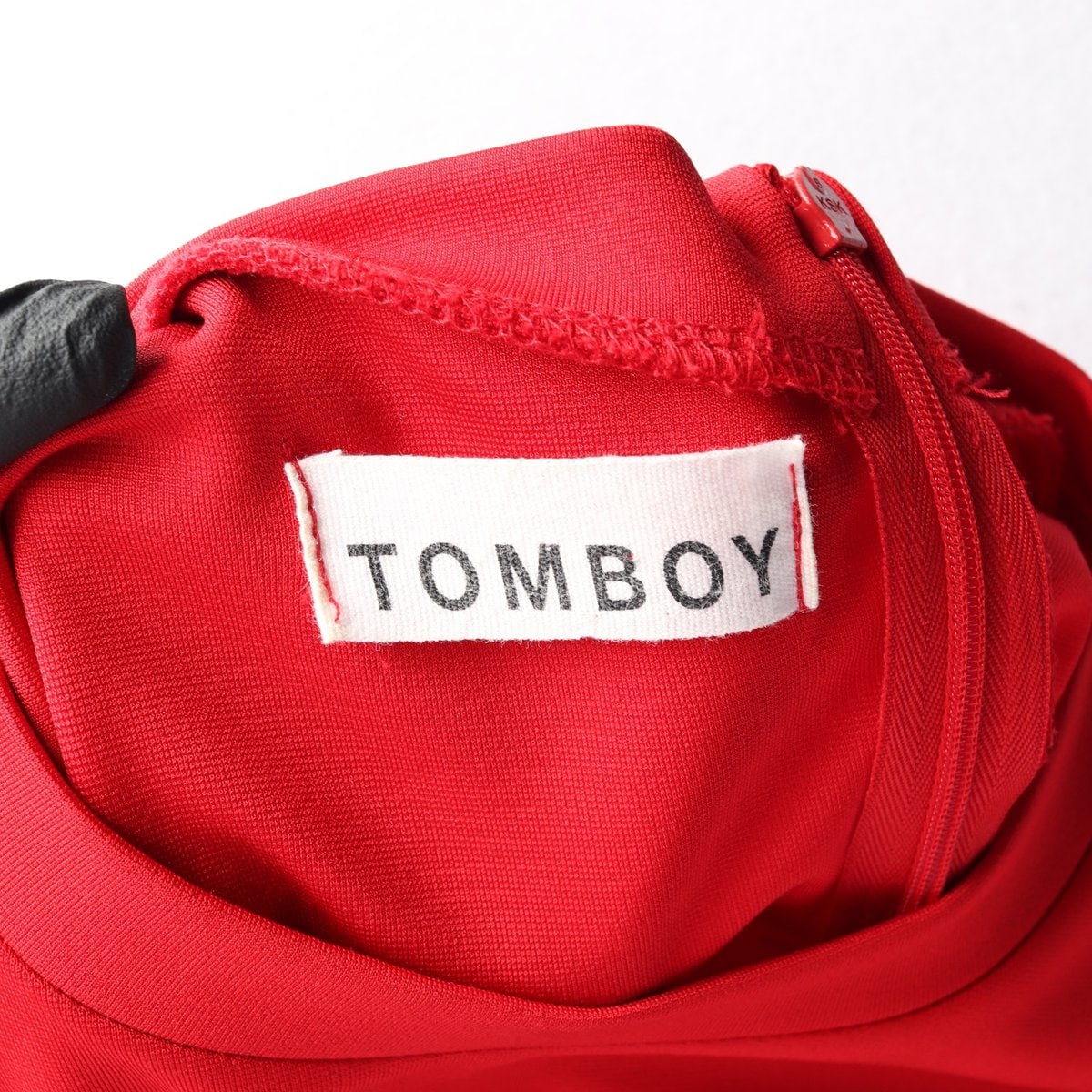 TOMBOY 톰보이 레드 언발 밑단 루즈핏 반팔 티셔츠  이미지 5