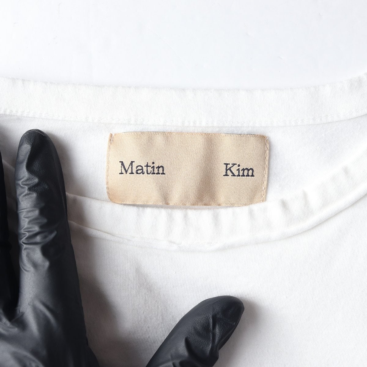 MATIN KIM 마뗑킴 로고 화이트 반팔 크롭티 티셔츠 이미지 5