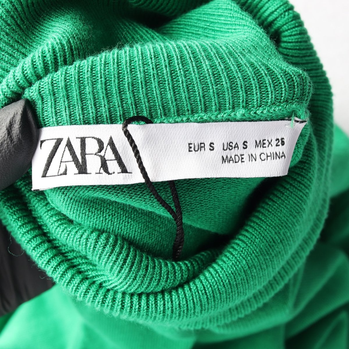 (새상품)ZARA 자라 그린 골드버튼 터틀넥 니트 상세 이미지 6