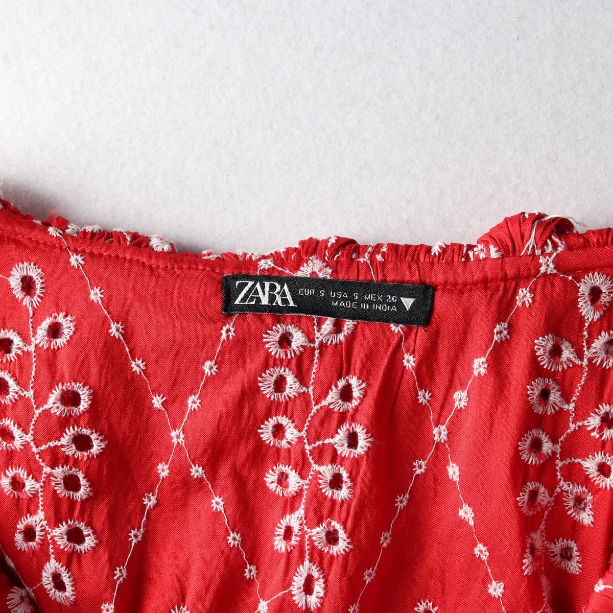 ZARA 자라 레드 레이스 아일렛 러플 브이넥 크롭 블라우스 상세 이미지 5