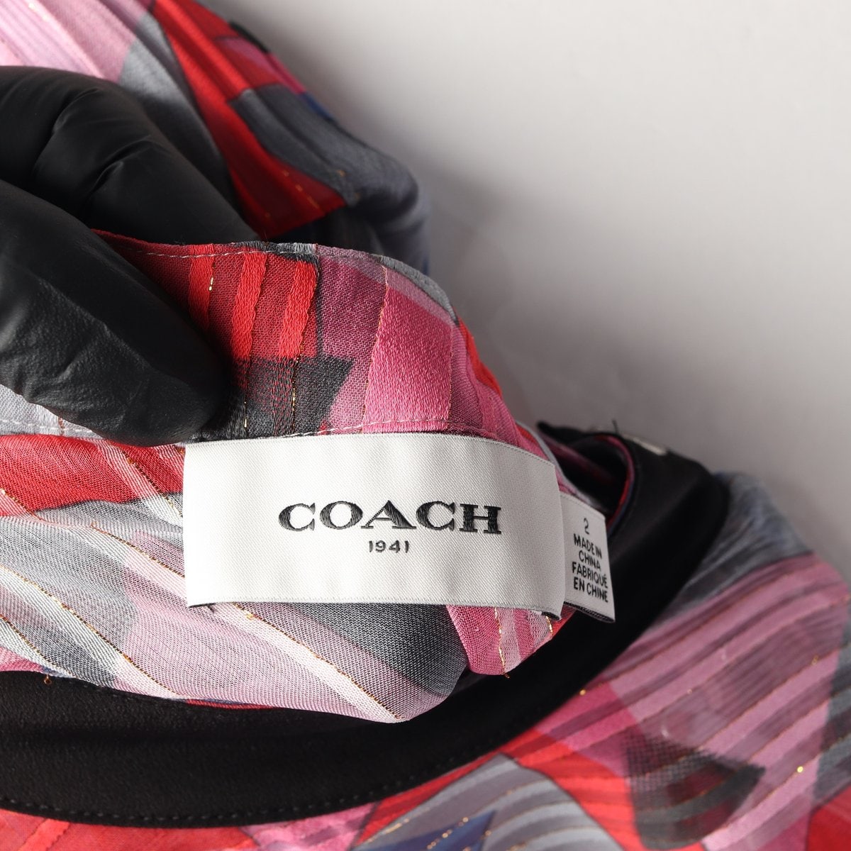 COACH 코치 핑크 패턴 모크넥 긴팔 블라우스 이미지 6