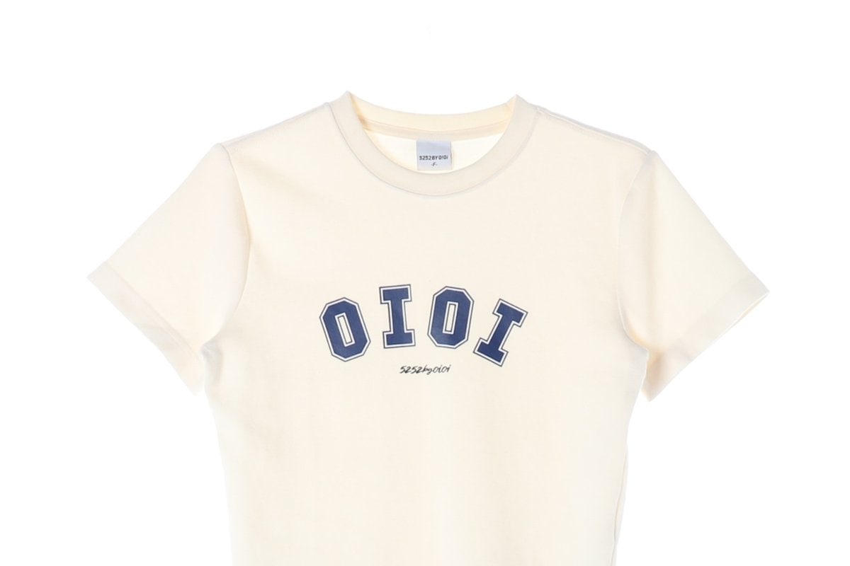 OIOI 오아이오아이 22SS 크림 시그니처 로고 반팔 크롭 티 티셔츠 이미지 3