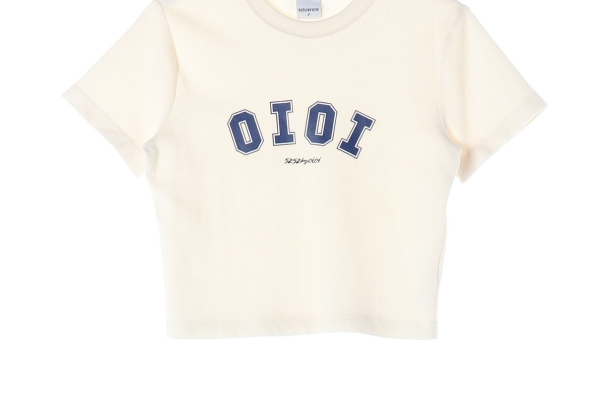 OIOI 오아이오아이 22SS 크림 시그니처 로고 반팔 크롭 티 티셔츠 이미지 4
