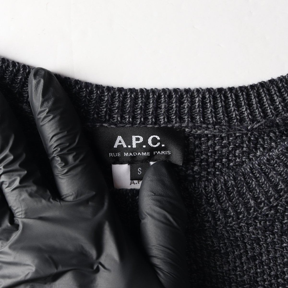 APC 아페쎄 차콜 보카시 라운드 니트 스웨터 상세 이미지 5