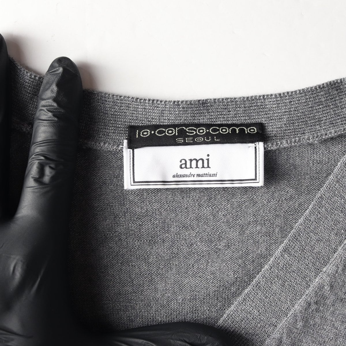 ami 아미 그레이 하트 로고 브이넥 울 니트 가디건  상세 이미지 6