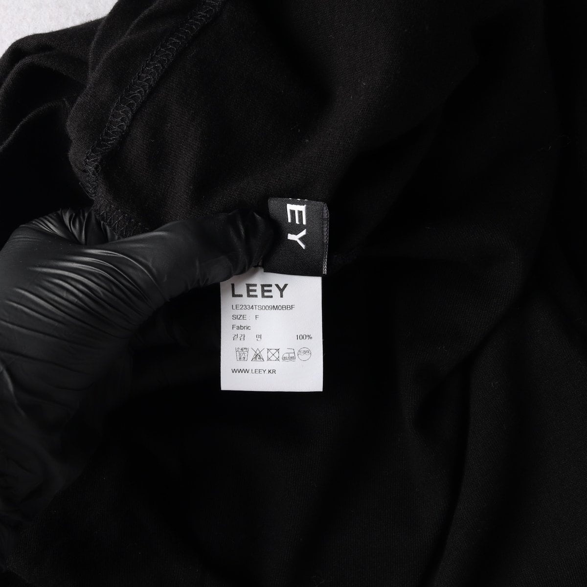 LEEY 엘이이와이 블랙 스프레이 로고 크롭 티셔츠 크롭탑 F 상세 이미지 6