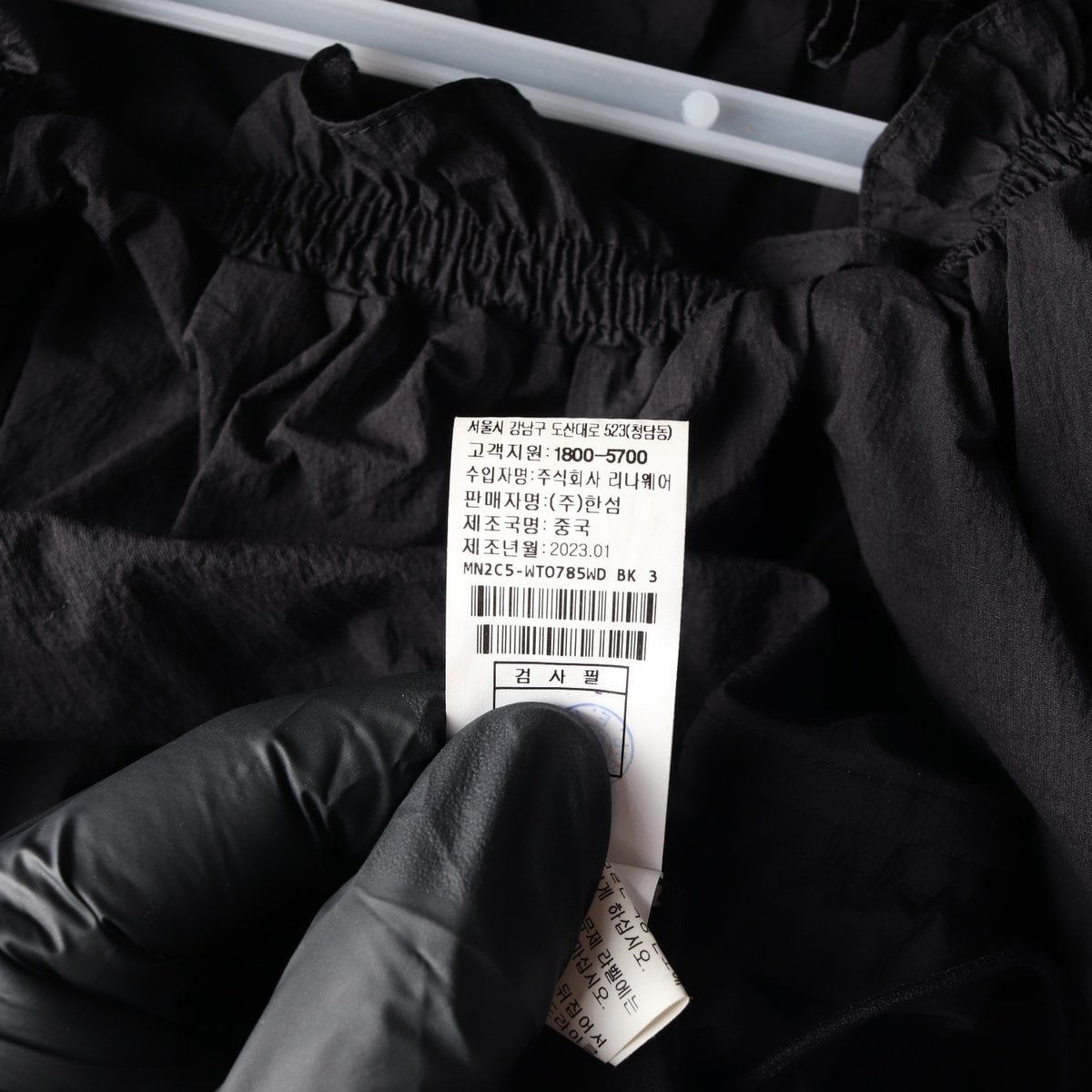 마인 23SS 블랙 벌룬 반팔 미니 크롭 블라우스 이미지 7