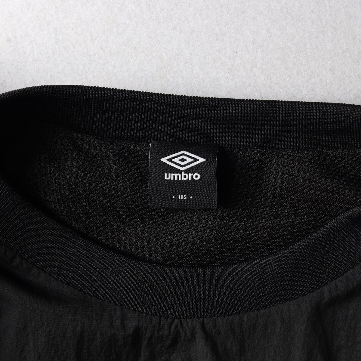 엄브로 ON AND OFF THE PITCH 나일론 맨투맨 블랙 XL 이미지 5