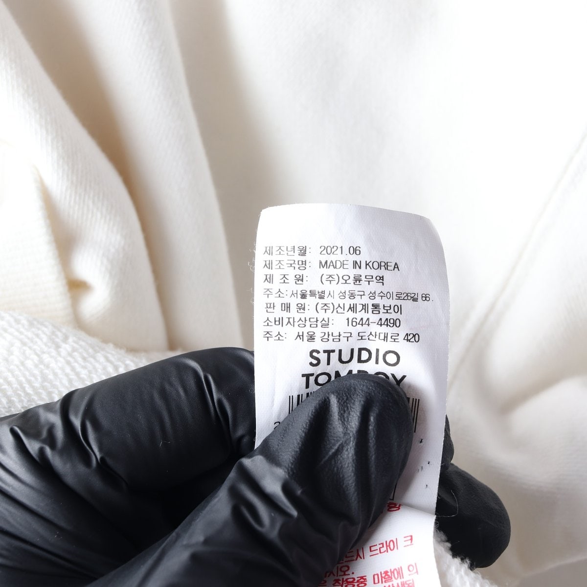 스튜디오톰보이 TAK 스마일 프린팅 오버핏 맨투맨 스웨트셔츠 아이보리  이미지 7