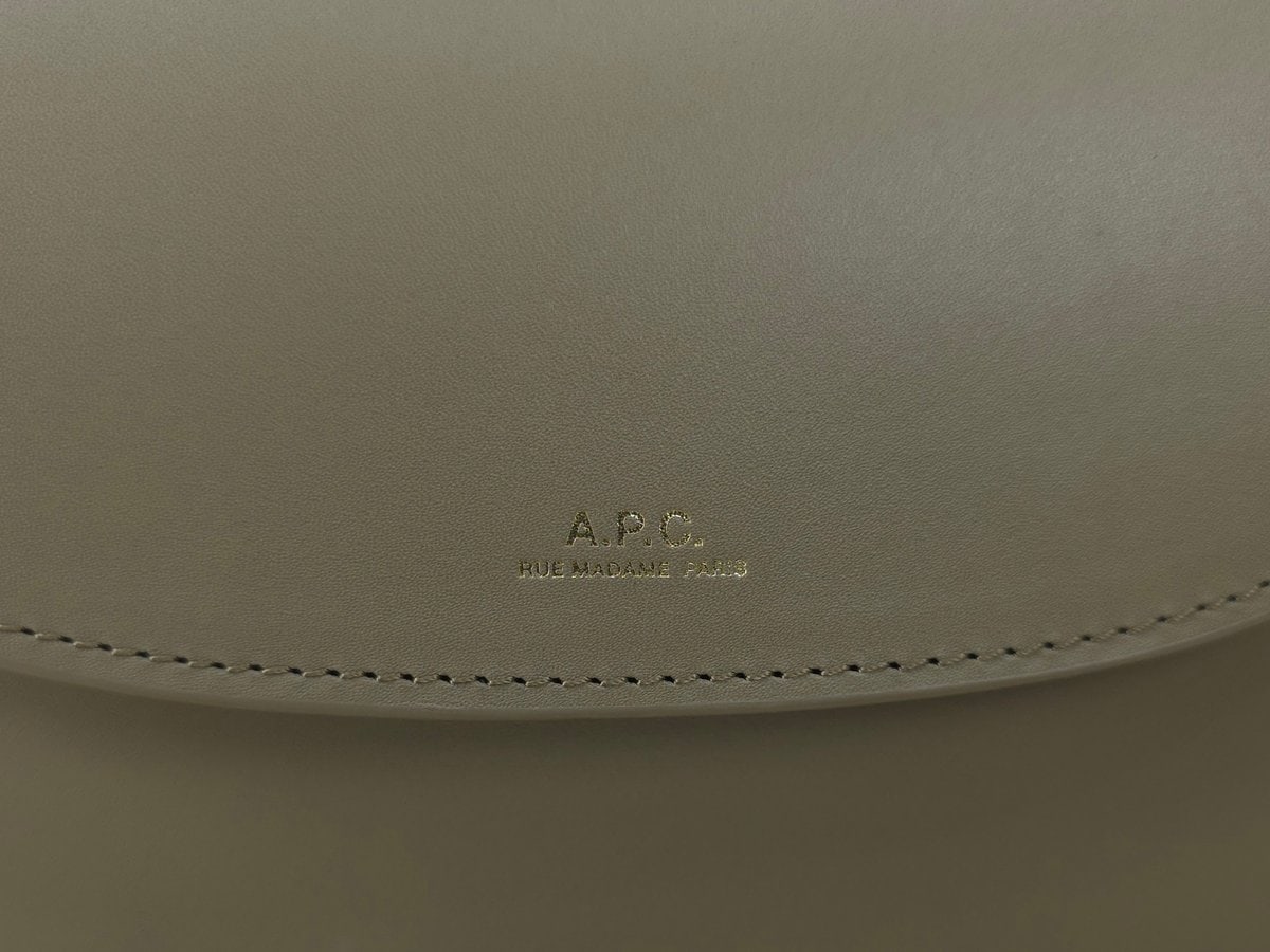 APC 아페쎄  제네바 여성 크로스백 그레이지 이미지 8