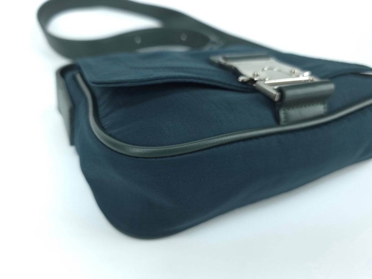 마뗑킴 크리스프 미니 버클 백 크로스백 다크 그린 상세 이미지 6