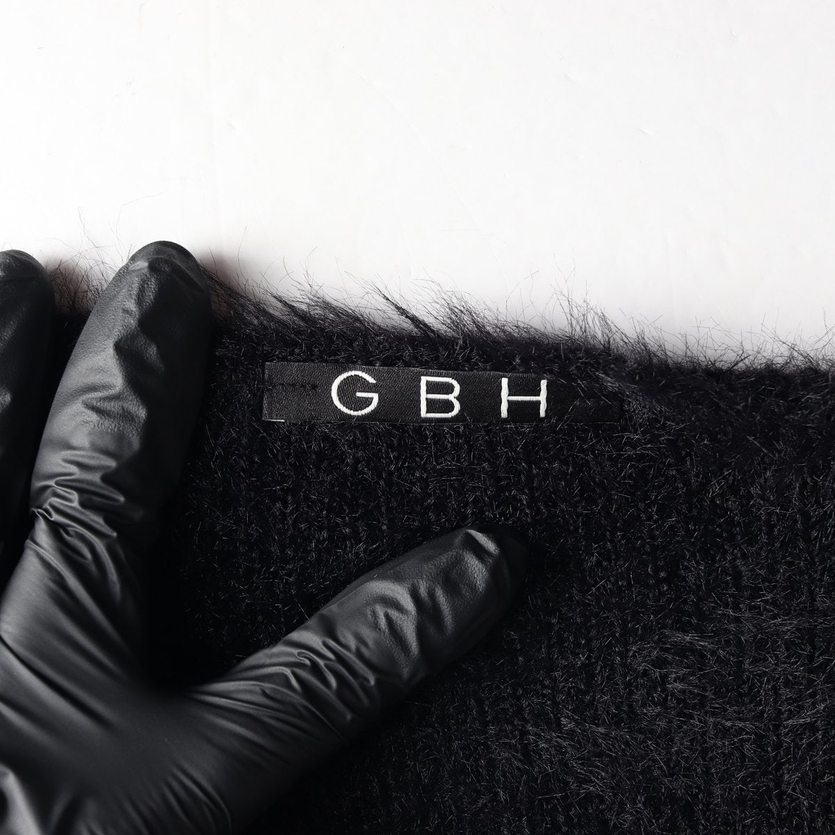 GBH 지비에이치 밍크 얀 플러피 반팔 가디건 블랙 이미지 5