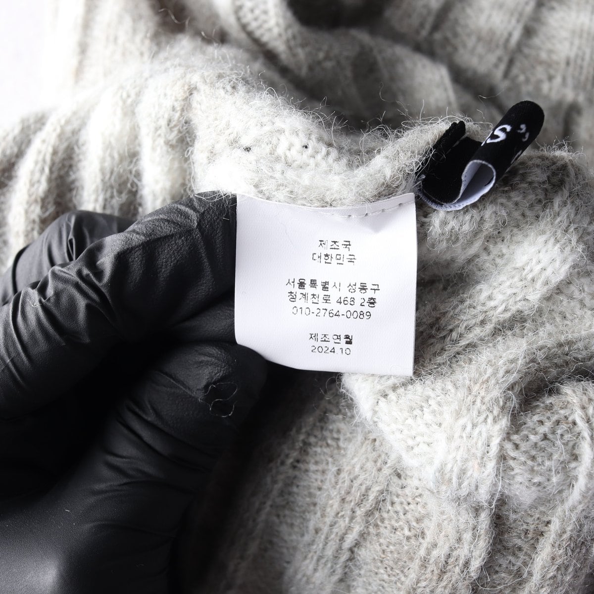 애즈온 24FW 그라데이션 오프숄더 니트 스웨터 상세 이미지 8