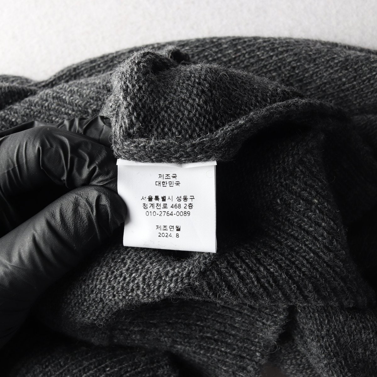 애즈온 24FW 로고 브이넥 조이 데일리 가디건 차콜  이미지 7