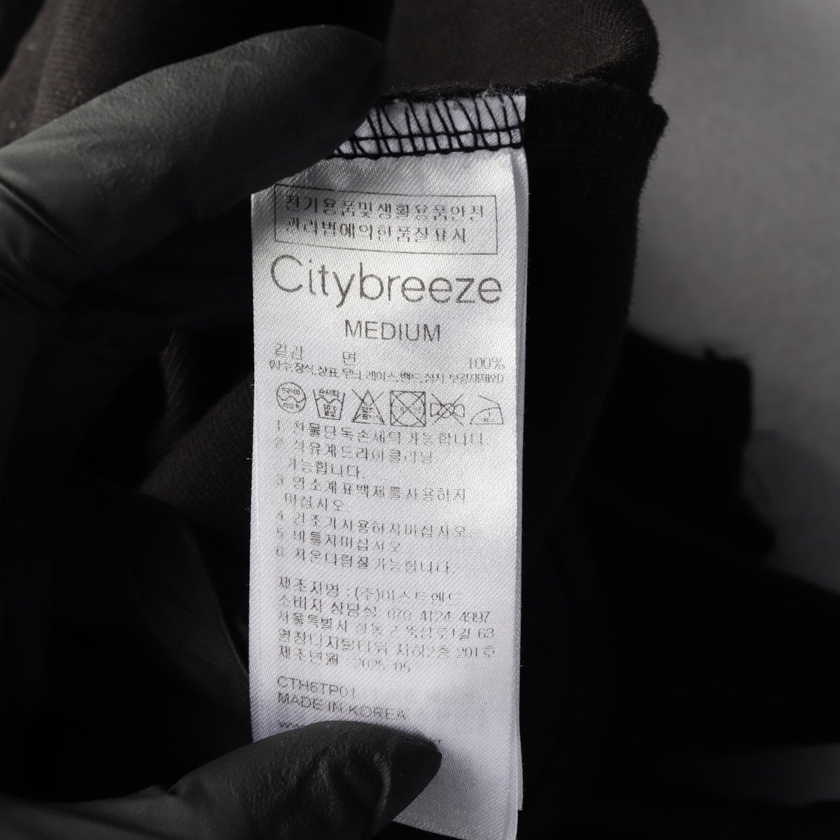 시티브리즈 25SS 컷아웃 버튼 스터드 코튼 슬리브리스 상세 이미지 4