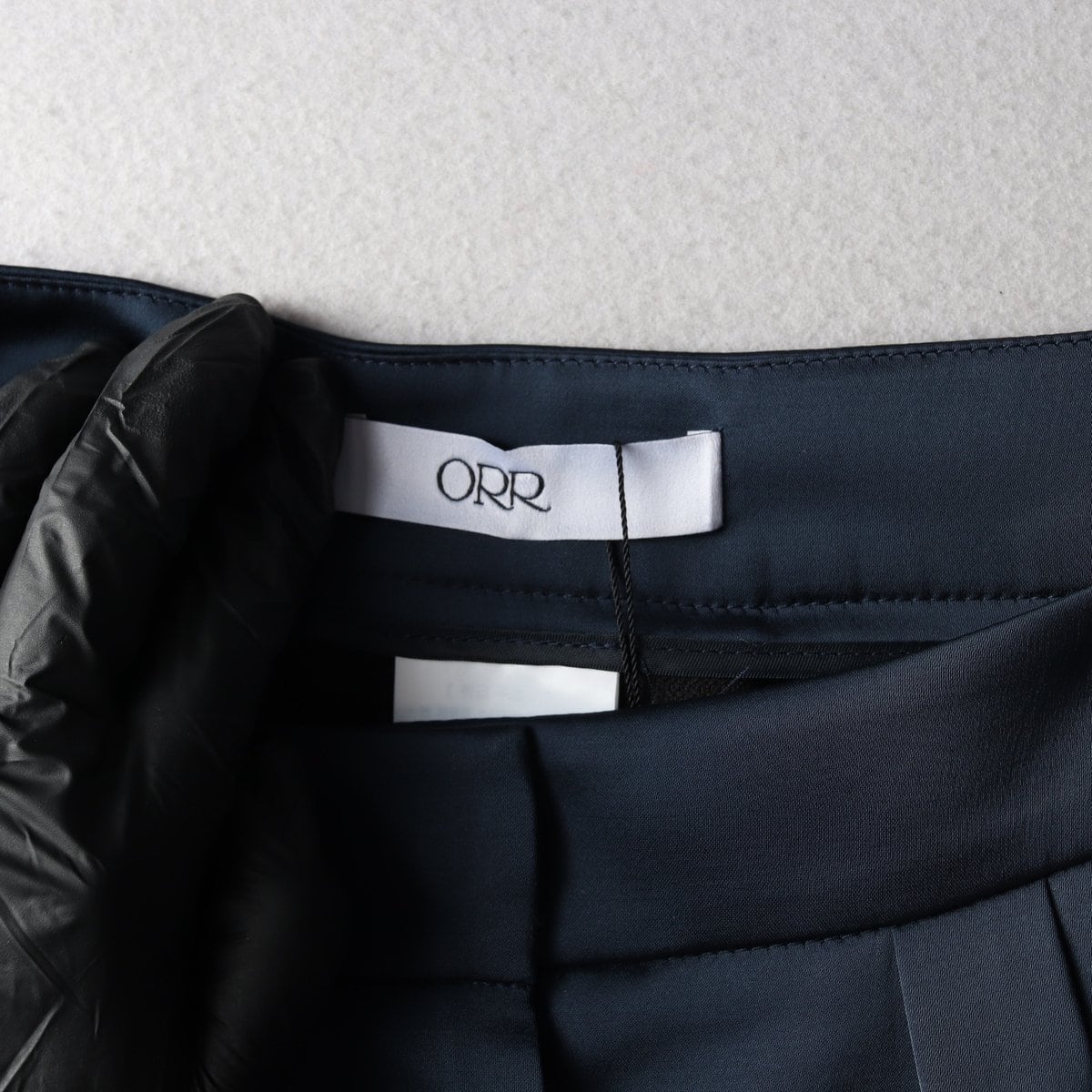 ORR 오르 23FW 새틴 카고 스커트 치마 네이비  상세 이미지 3