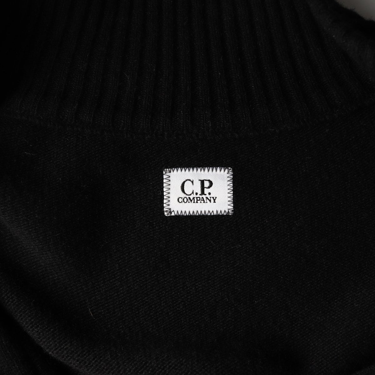 CP 씨피 컴퍼니 22FW 렌즈 디테일 울 니트 집업 가디건 블랙  상세 이미지 3
