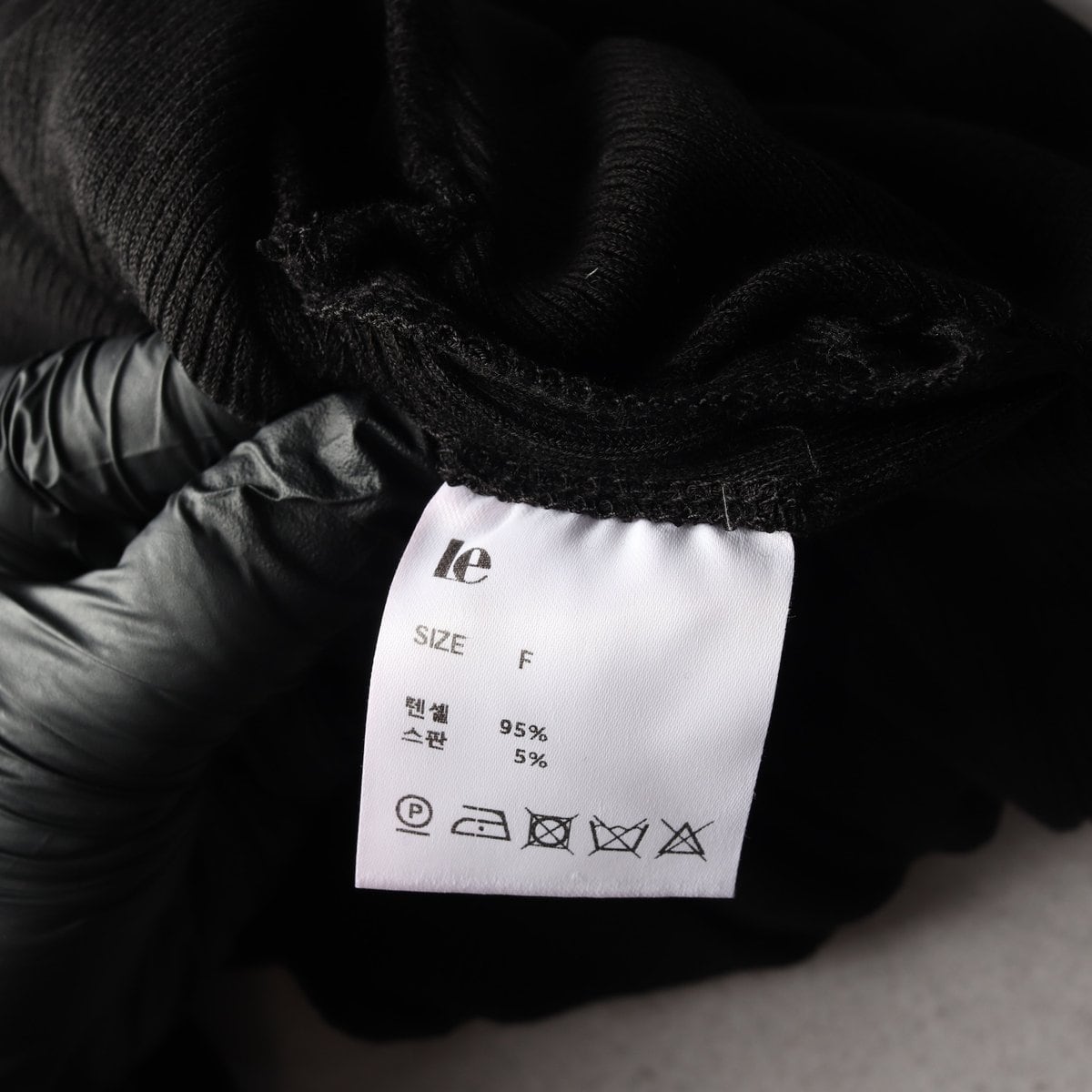 Le 르 24FW 사이드 버튼 롱 슬리브 긴팔 티셔츠 블랙  상세 이미지 4