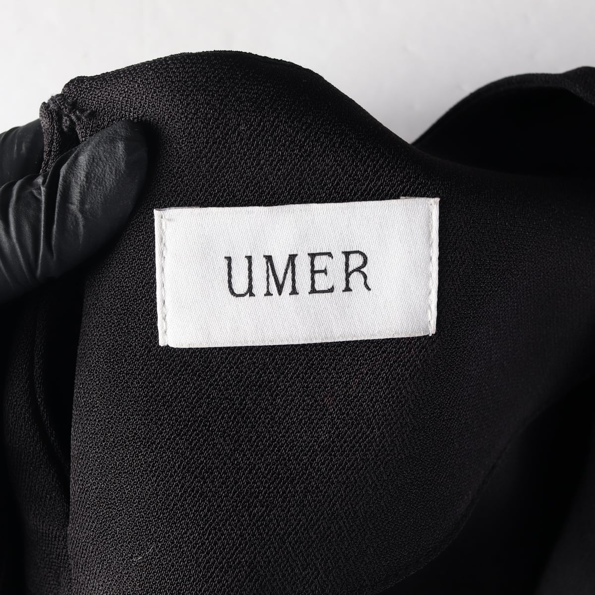 유메르 블랙 반팔 블라우스  상세 이미지 3
