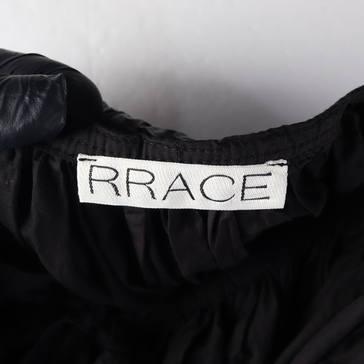 레이스 RRACE 리본 타이 셔링 루즈핏 블라우스 블랙  상세 이미지 3