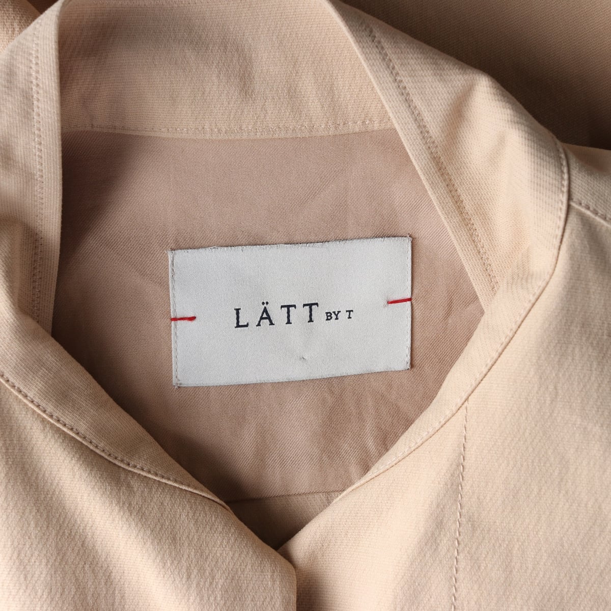 래트바이티 LATT 오버핏 하프넥 아웃포켓 싱글 롱 트렌치코트 베이지  상세 이미지 3