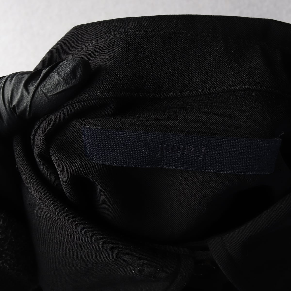 준지 23FW 크롭 셔츠 롱 슬리브 블랙 상세 이미지 3