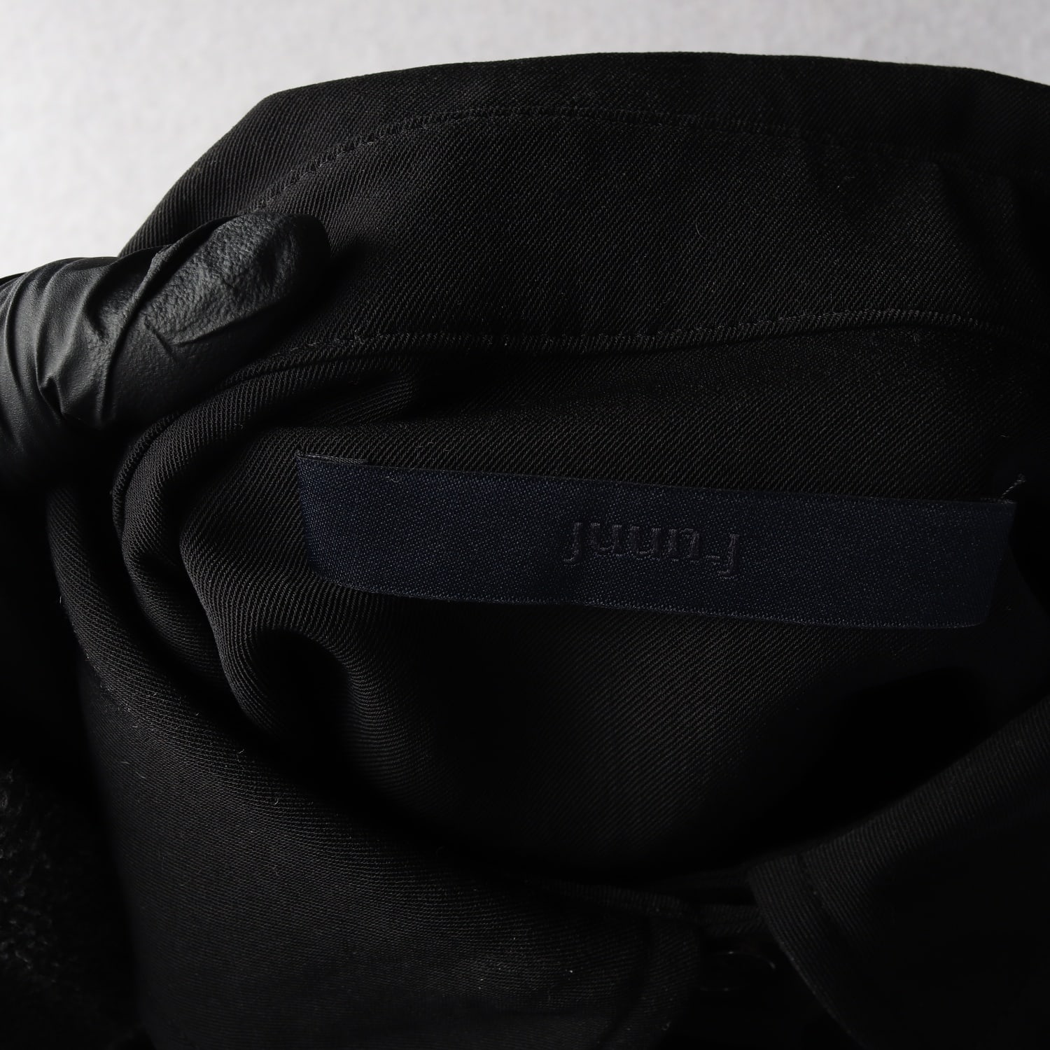 준지 23FW 크롭 셔츠 롱 슬리브 블랙 이미지 3