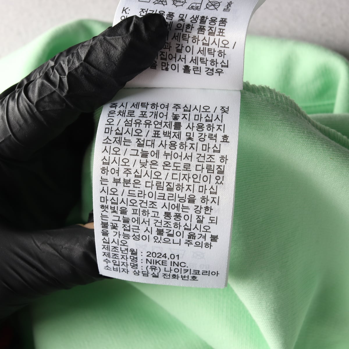 나이키 24SS 로고 자수 크롭 반팔 티셔츠 상세 이미지 5