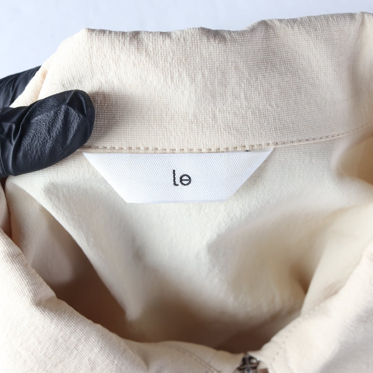 르 le 22SS 나일론 블렌드 집업 셔츠 크림 상세 이미지 3