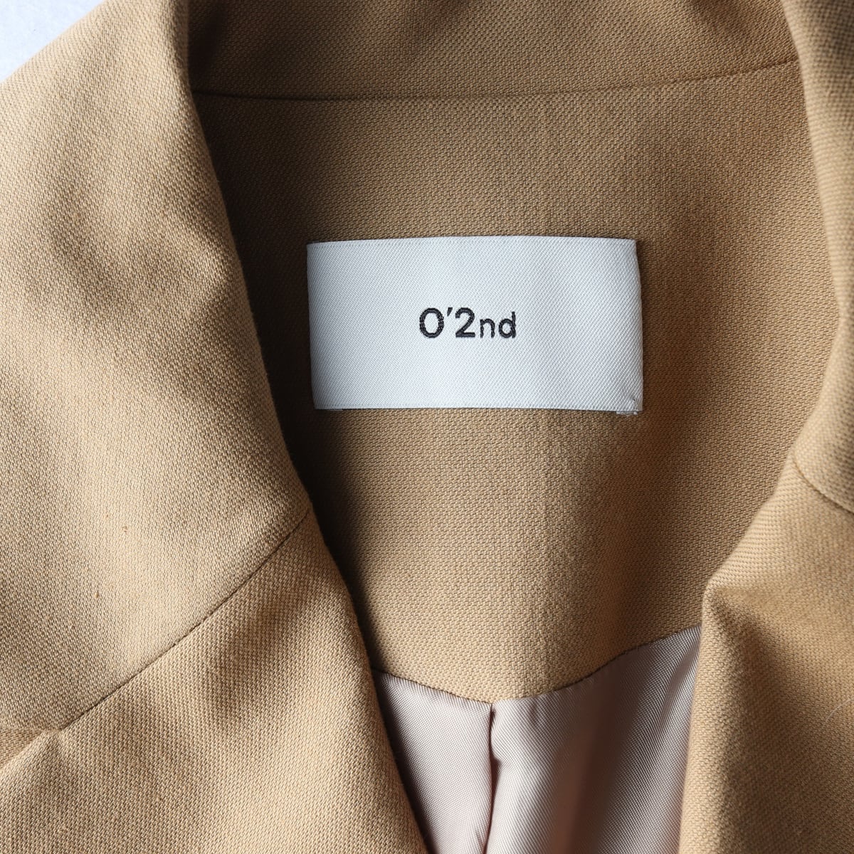 오즈세컨 22FW 더블 버튼 체인 장식 블레이저 재킷 카멜 상세 이미지 3