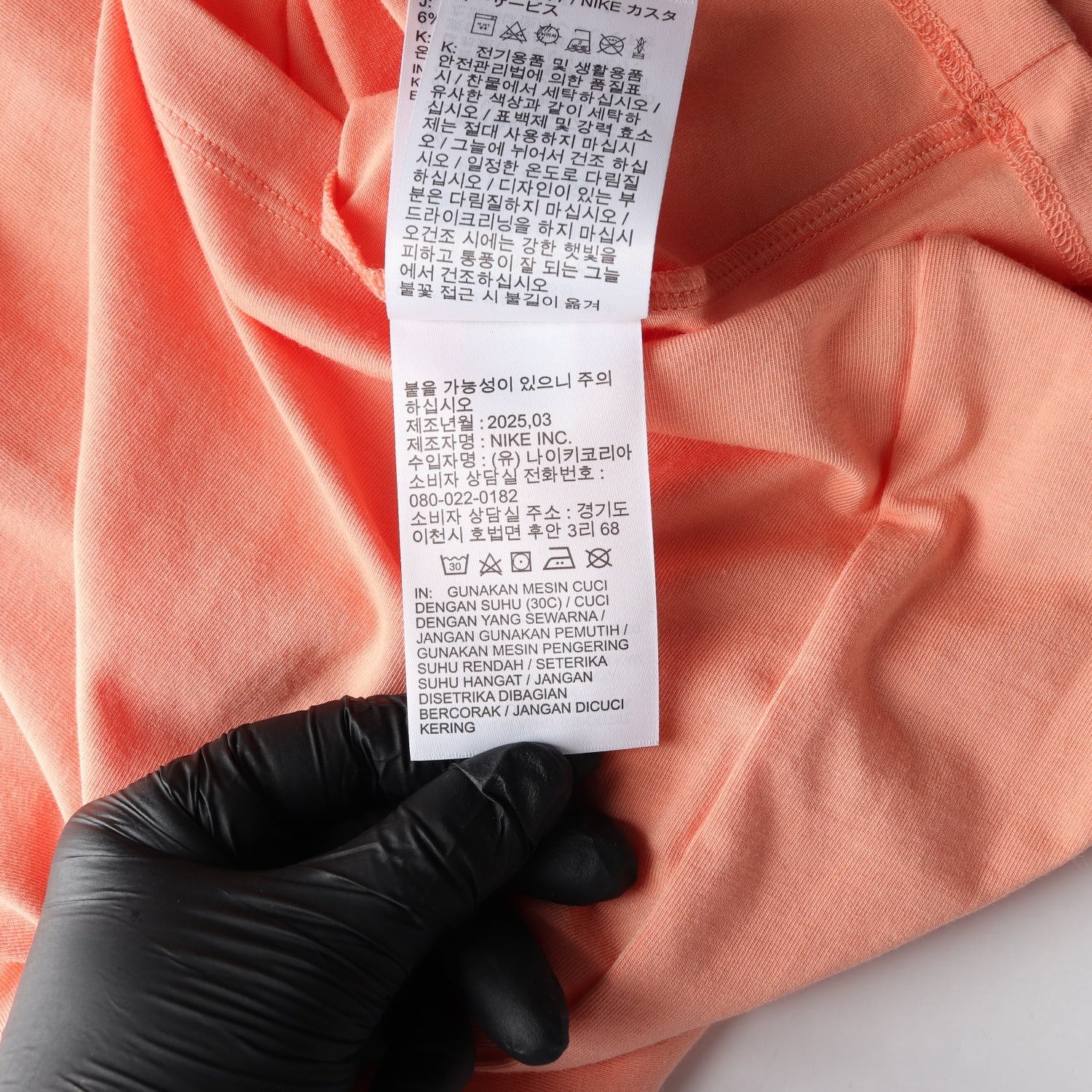 나이키 25SS 로고 자수 슬림핏 반팔 티셔츠 이미지 5