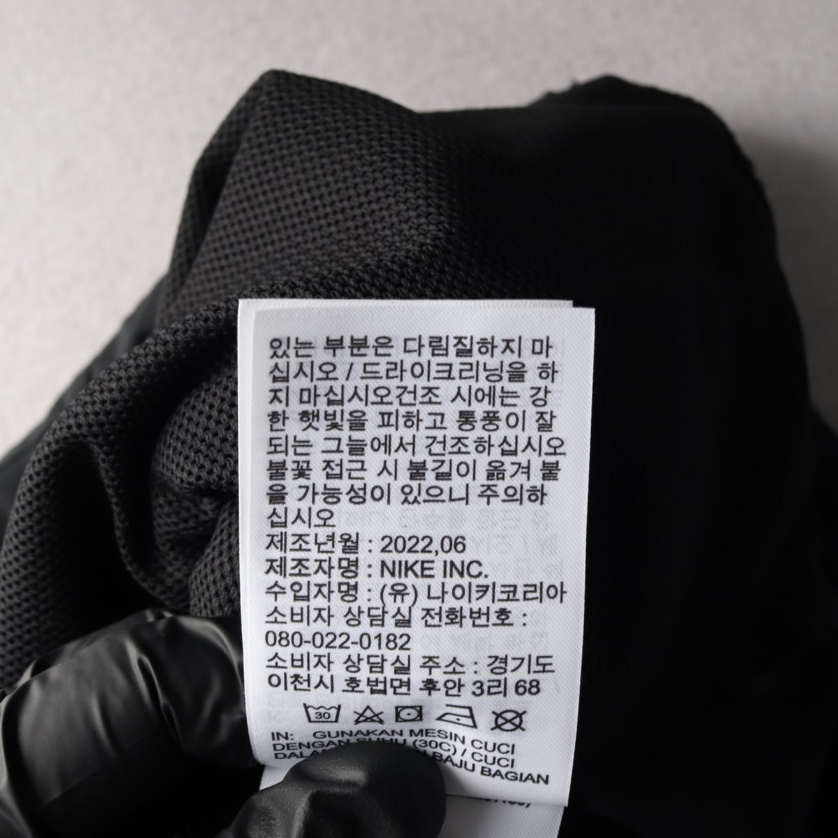 나이키 22FW 드라이핏  리플렉티브 스우시 빅프린팅 패커블 러닝 재킷 상세 이미지 6