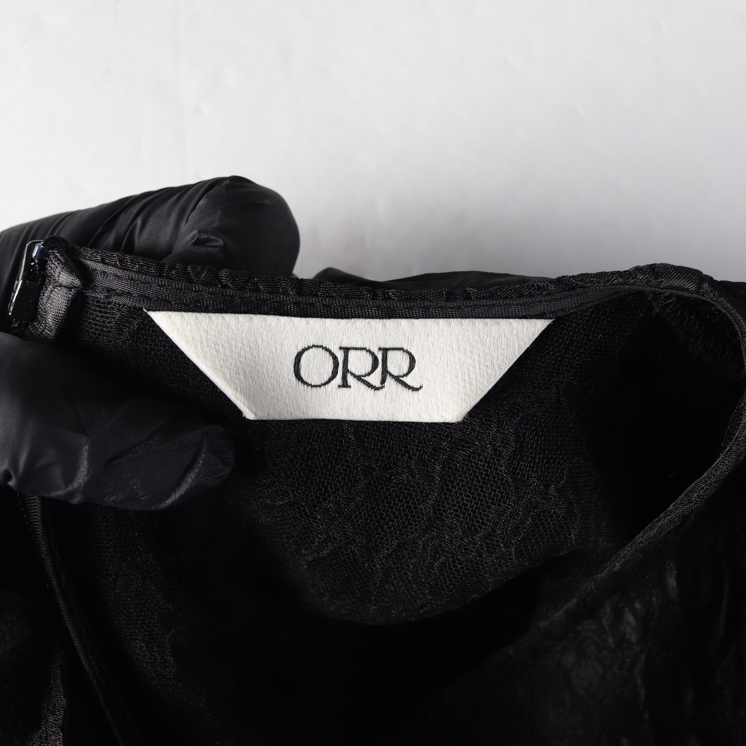 오르 ORR 23SS 스트럭처 라인 라운드 긴팔 블라우스 블랙 이미지 3