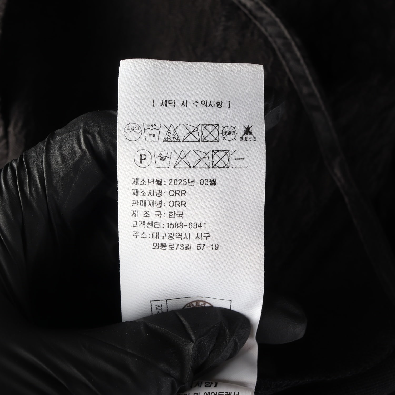 오르 ORR 23SS 스트럭처 라인 라운드 긴팔 블라우스 블랙 이미지 5