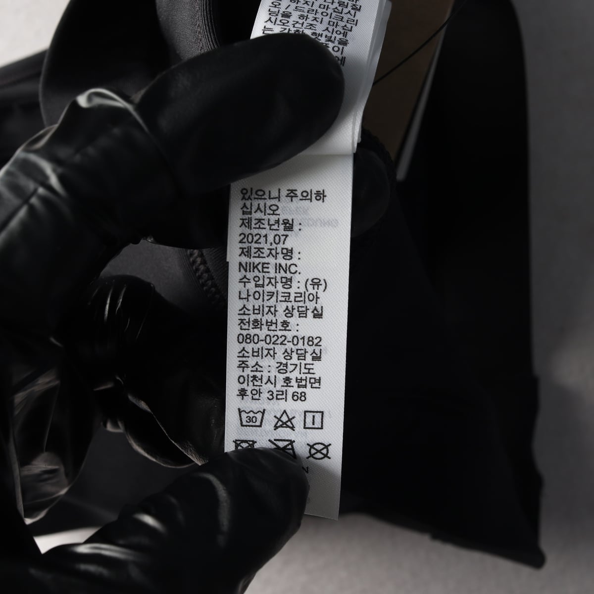(새상품) 나이키 21FW 스우시 로고 지퍼 스포츠 브라 슬리브리스 상세 이미지 5