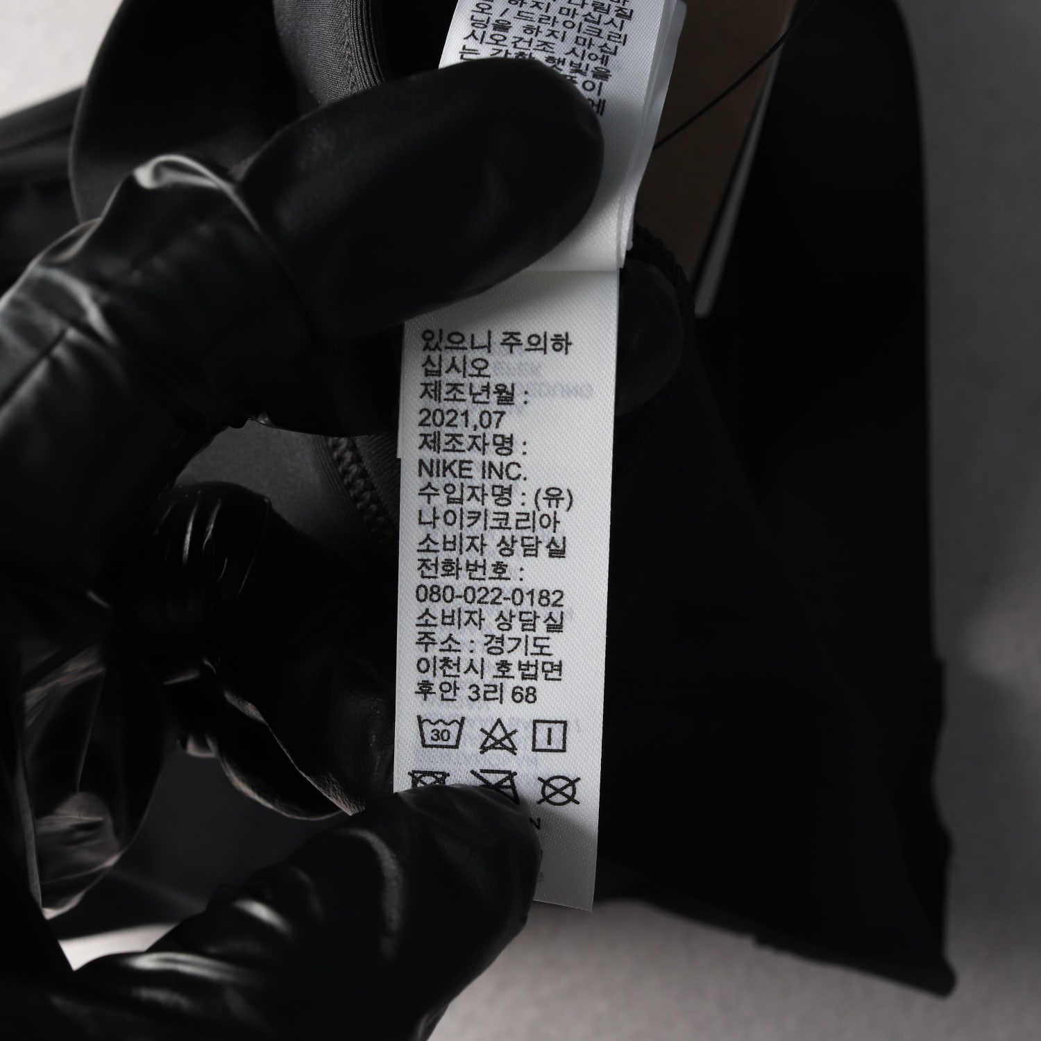 (새상품) 나이키 21FW 스우시 로고 지퍼 스포츠 브라 슬리브리스 이미지 5